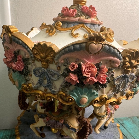 Vintage Carlton Cards Horses Carousel Not Musical Not Working - Picture 10 of 16